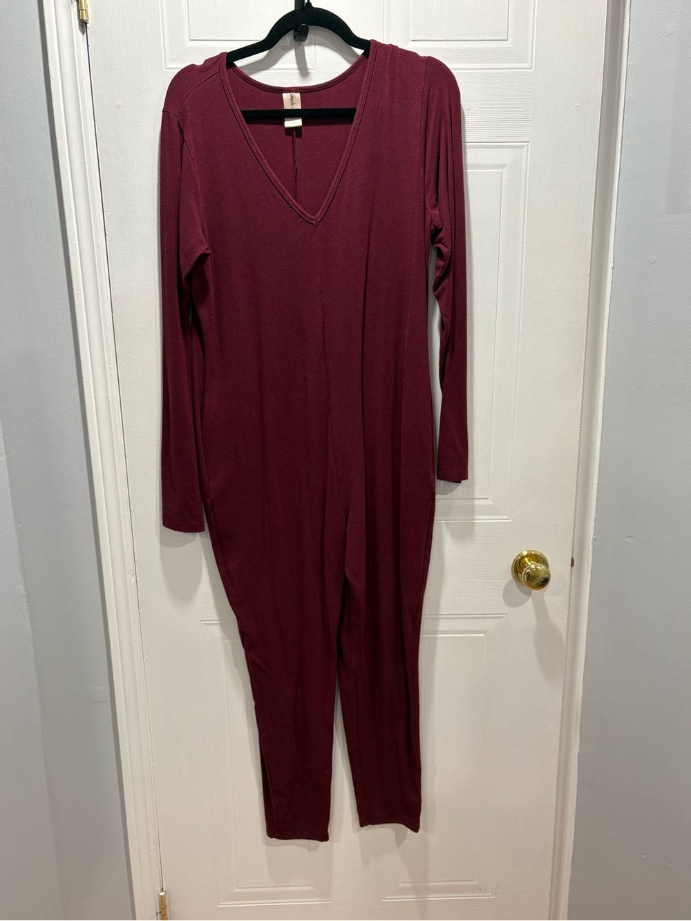 Smash and Tess Romper- M Long-Sleeve V-Neck One-Piece Jumpsuit Romper - Burgundy